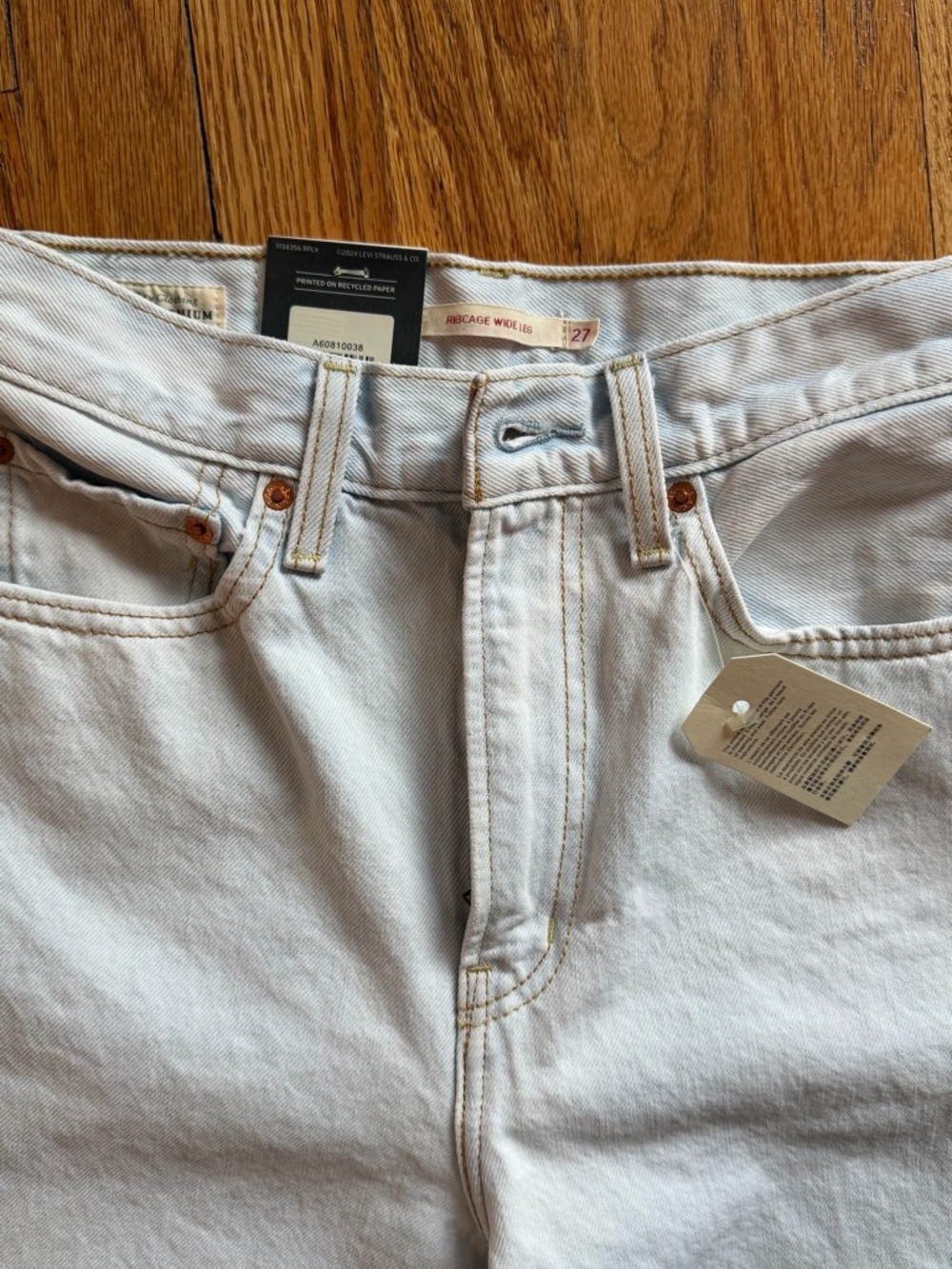 Levi's Ribcage Wide Leg High-Rise Jeans in Light Wash 27x34 - Picture 6 of 7